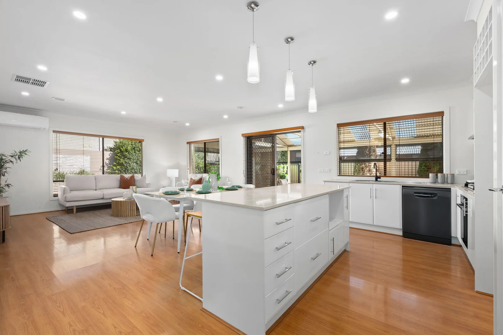15 Farmhouse Boulevard, Epping VIC 3076 photo 4