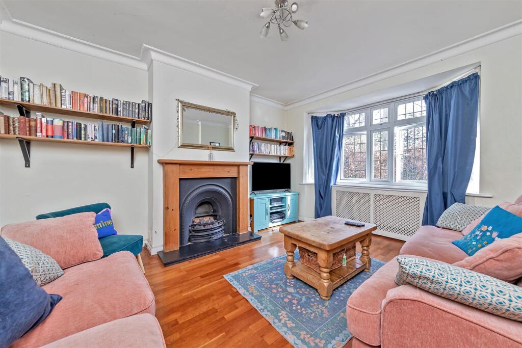Woodland Drive, St. Albans photo 2