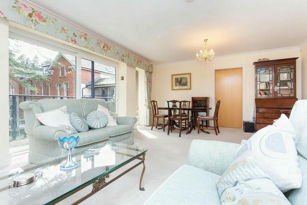 2 bed flat for saleElmhurst, Bowgreave PR3 photo 5