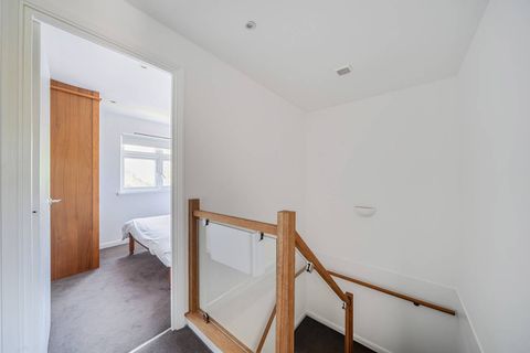St Chrispin's Close, Hampstead, London NW3