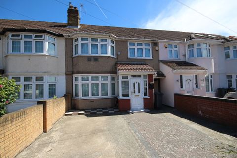 Berkeley Avenue, Hounslow TW4
