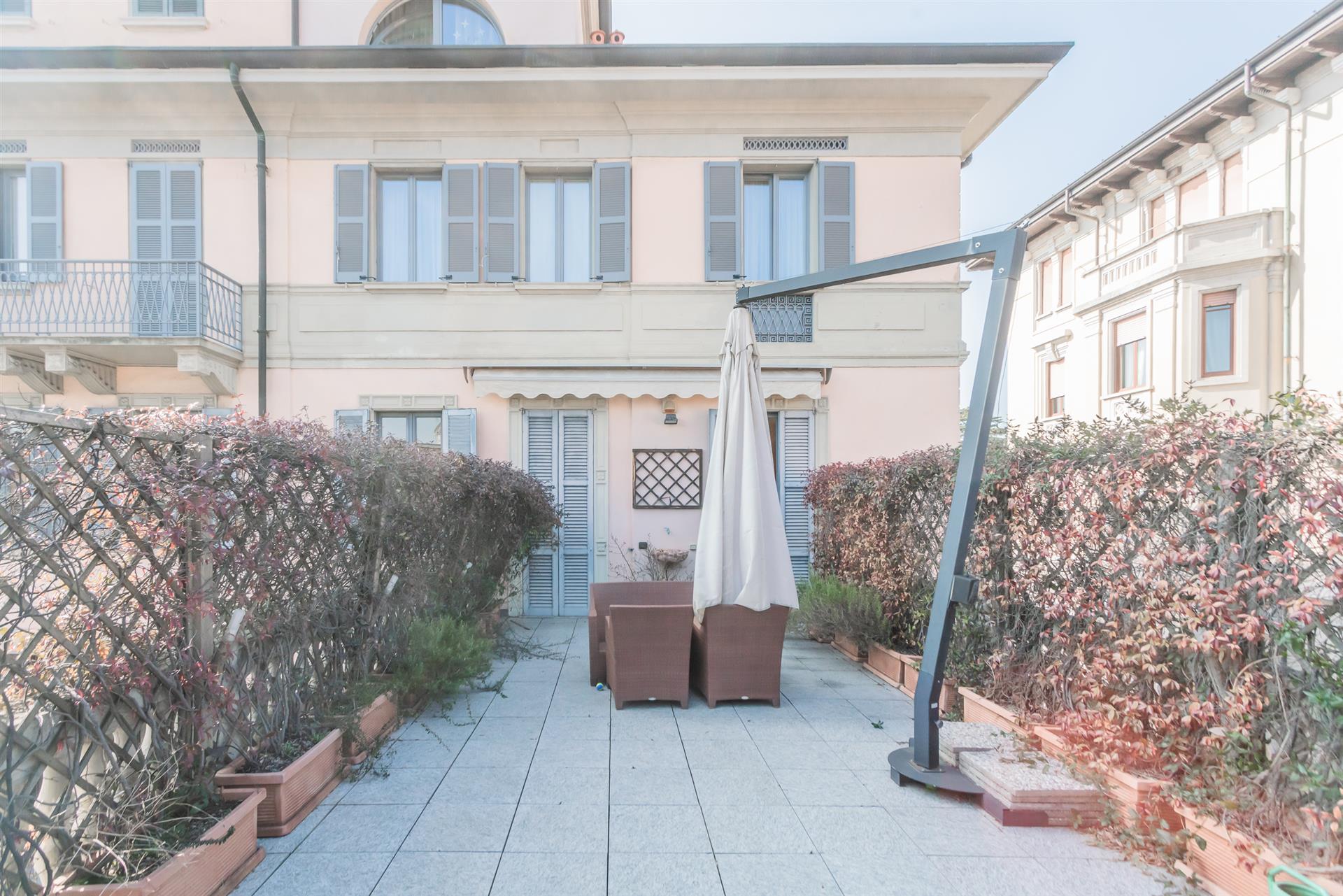 Additional image 4 of Varese