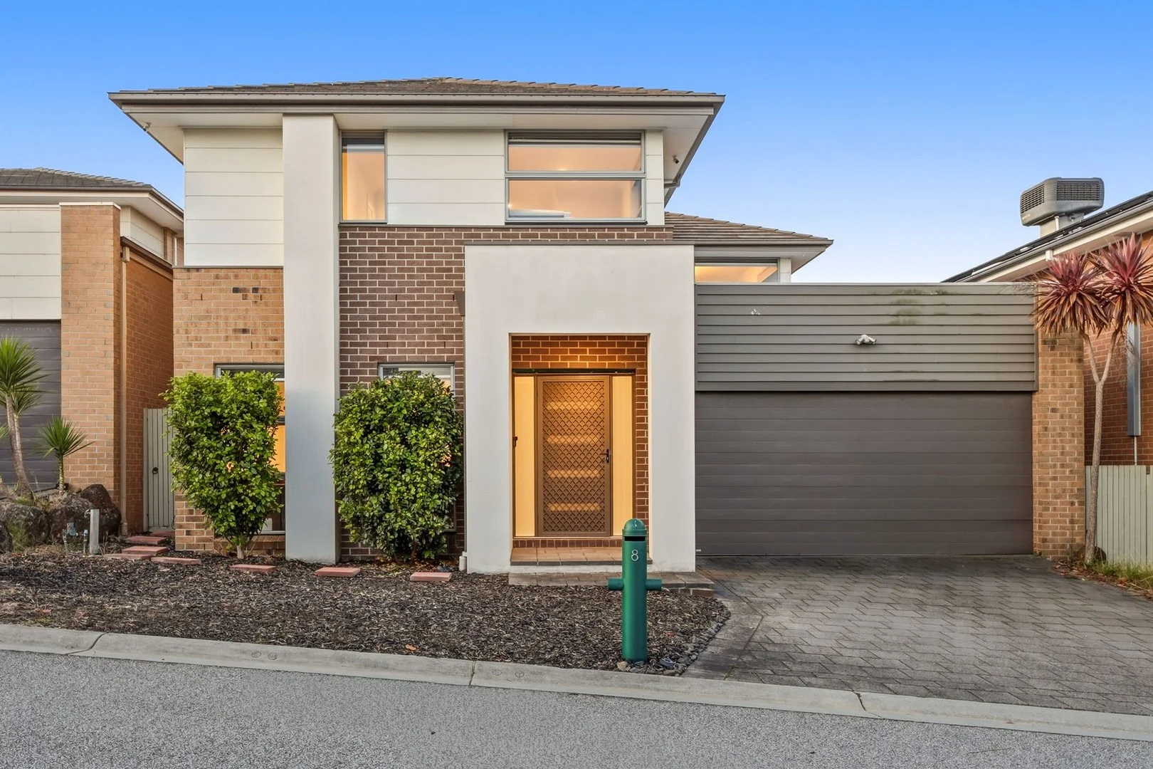 8 Barrier Reef Circuit, Endeavour Hills VIC 3802