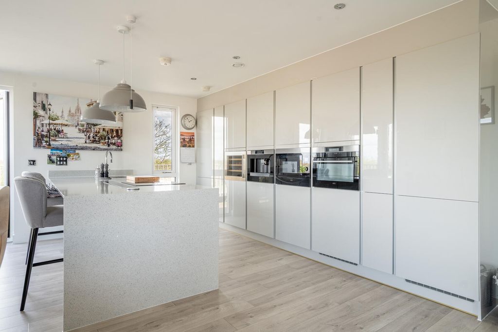 2 bed flat for saleMedallion House, Joseph Terry Grove, York YO23 photo 3