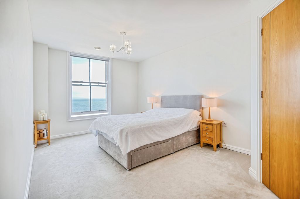 Additional image 10 of 2 bed flat for saleWhite Lion Street, Tenby SA70