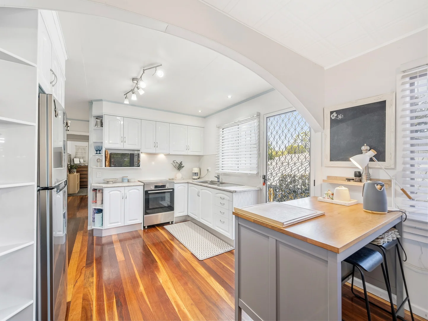 2 Hinton Street, Redcliffe QLD 4020 photo 3