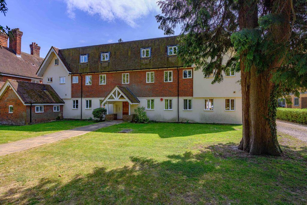 Astwick Manor, Coopers Green Lane photo 4