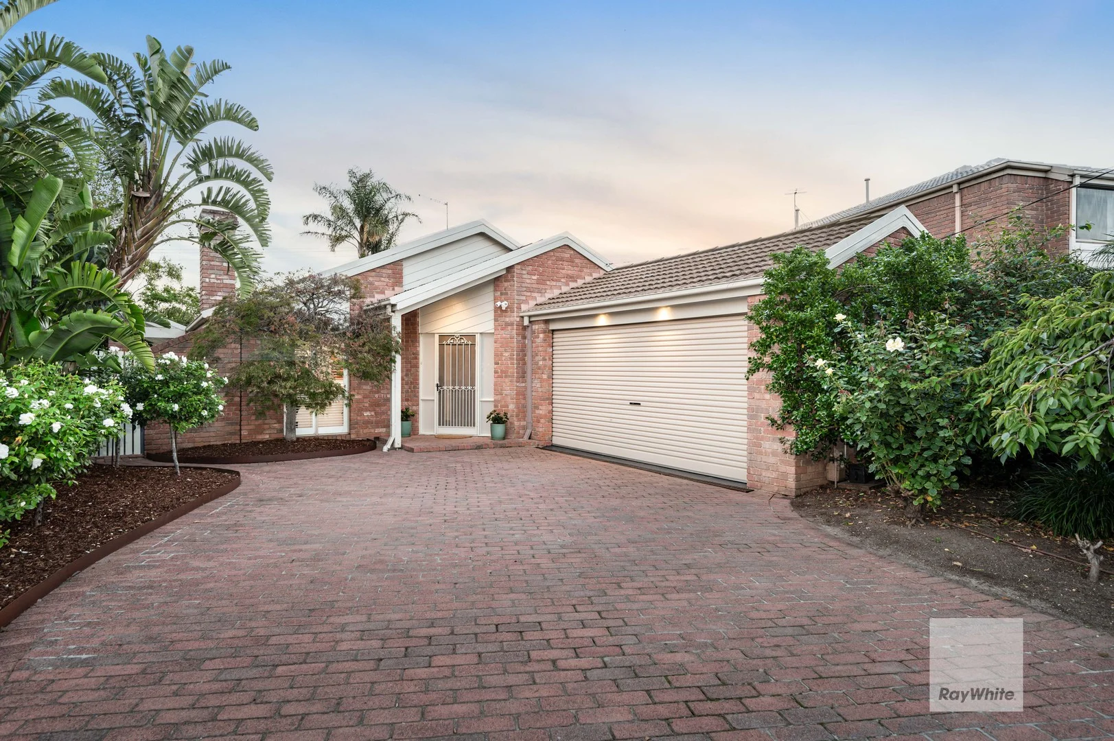 16 Columbia Close, Tullamarine VIC 3043