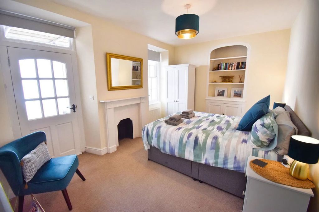 Additional image 5 of 3 bed flat for saleSt Mary's Hill, Tenby SA70