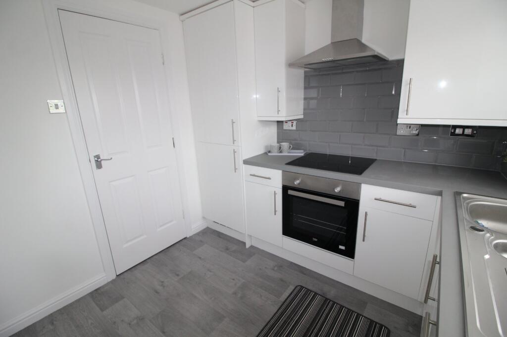 Dickens Heath Road, Shirley, Solihull, West Midlands, B90 photo 5