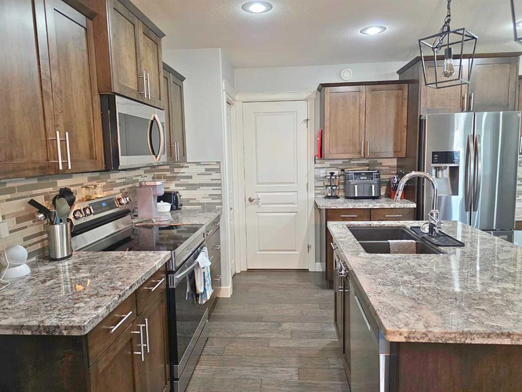 Additional image 5 of 210 Viscount Drive, Red Deer, AB, T4R 0M7