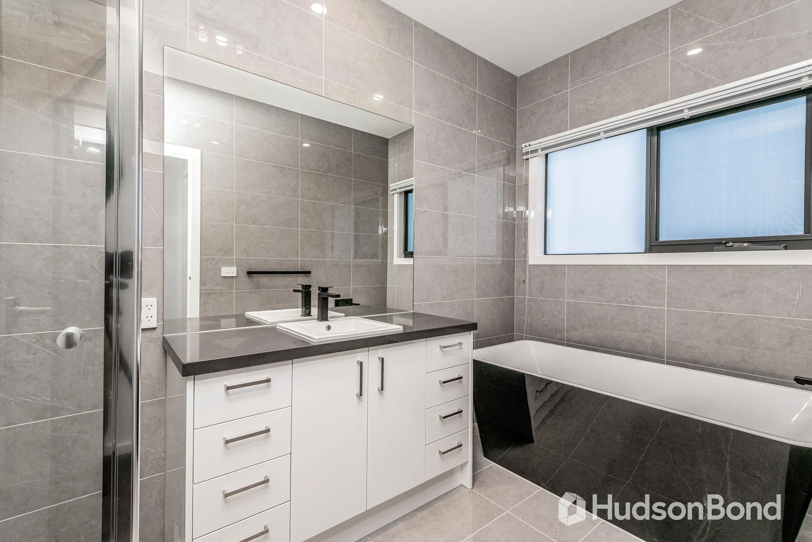 8 Grover Road, Doncaster VIC 3108 photo 3