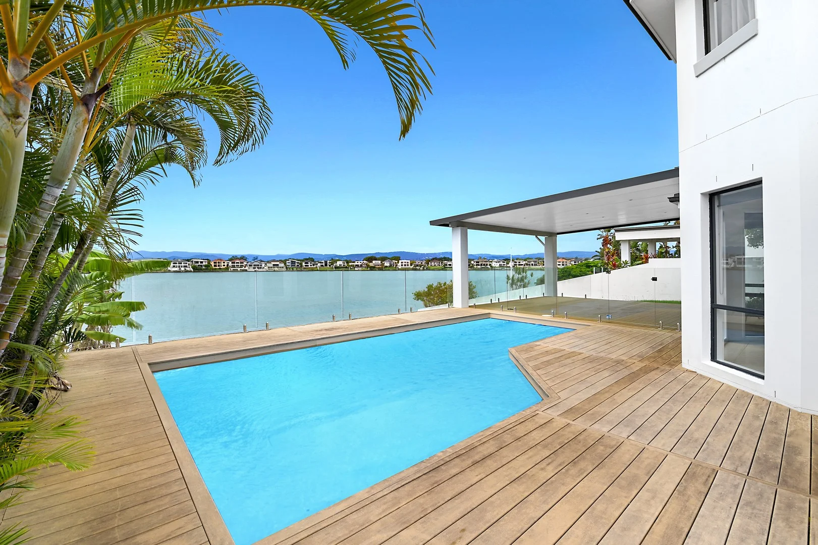 99 Edinburgh Road, Benowa QLD 4217