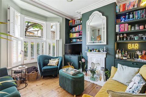 Grayshott Road SW11