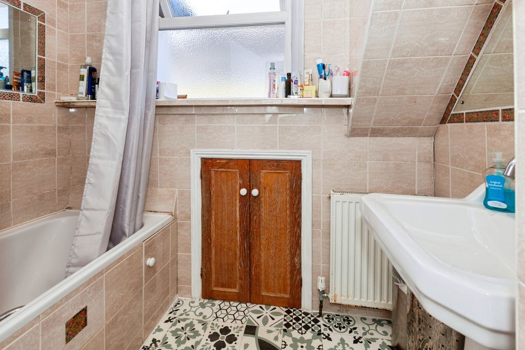 Additional image 15 of 4 bed detached house for saleBath Road, Maidenhead SL6