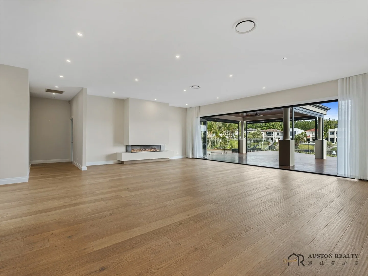 2218 Taromeo Court, Hope Island QLD 4212