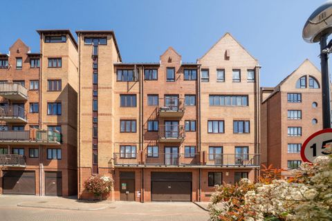 Amsterdam Road, Canary Wharf E14