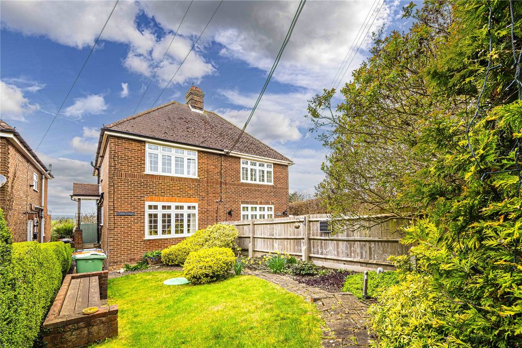 3 bed semi-detached house for saleTring Road, Dunstable, Central Bedfordshire LU6