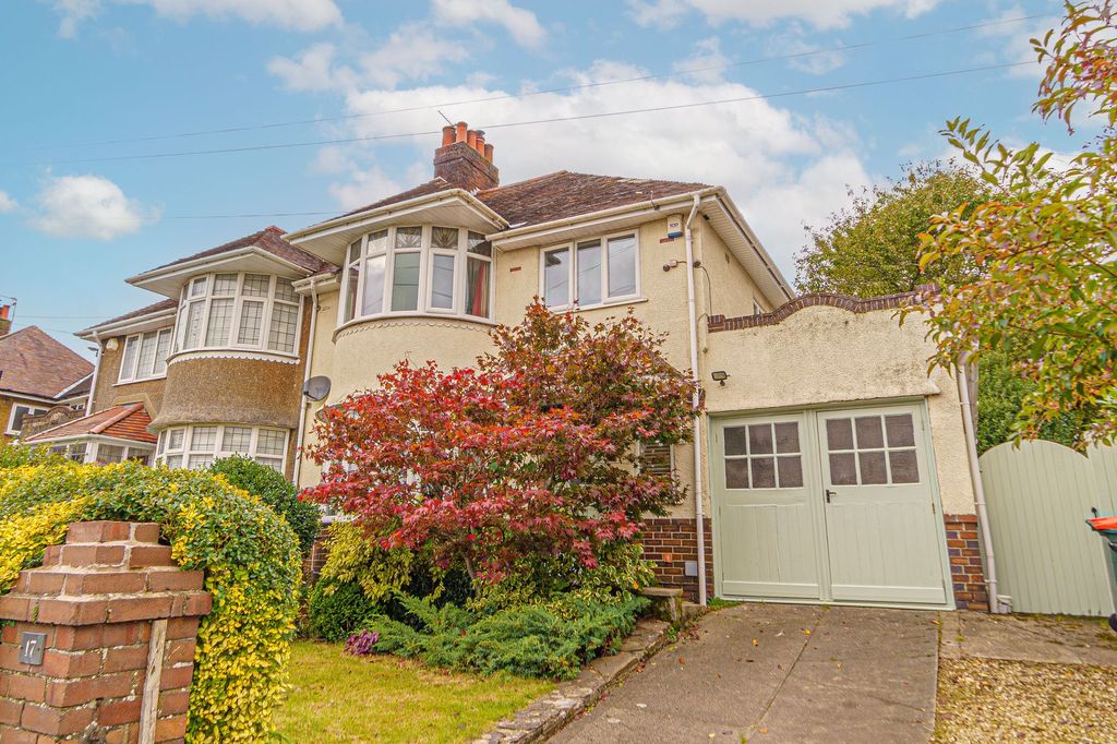 3 bed semi-detached house for saleRidgeway Park Road, Newport NP20