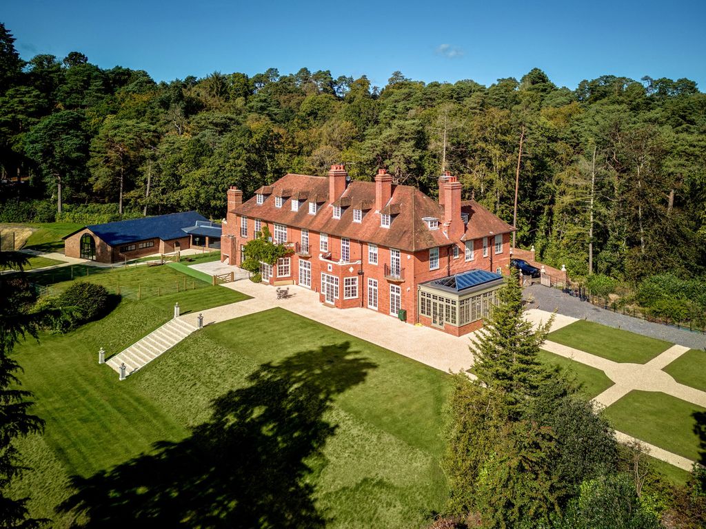 7 bed country house for saleFarnham, Surrey GU10