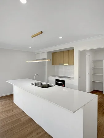 49 Ferris Avenue, Park Ridge QLD 4125 photo 2