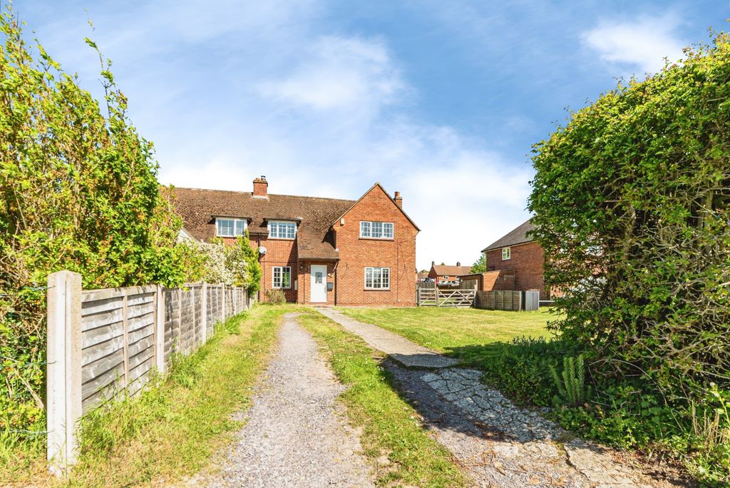 3 bed semi-detached house for saleWestfield Crescent, Thatcham RG18