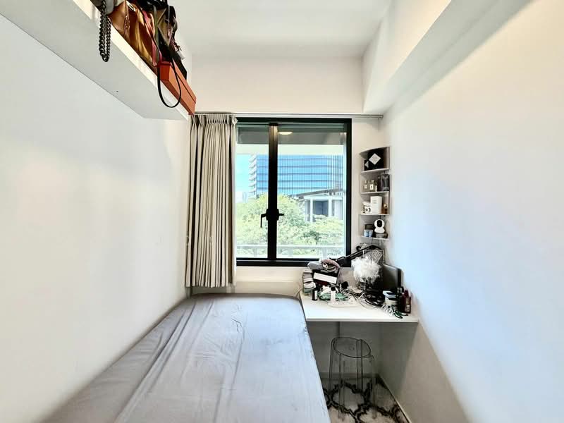 8 Slim Barracks Rise photo 4