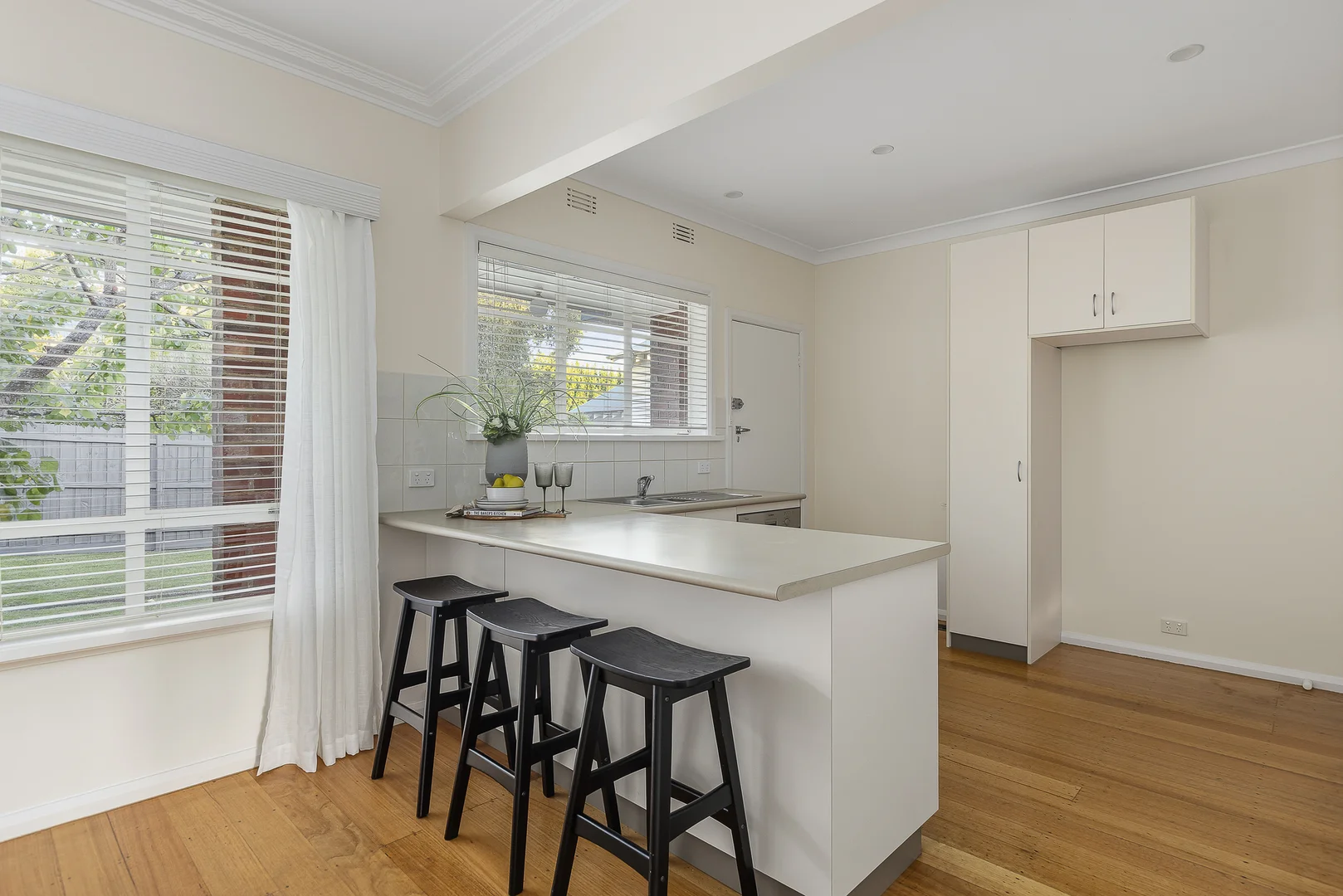 27 Compton Street, Canterbury VIC 3126 photo 4