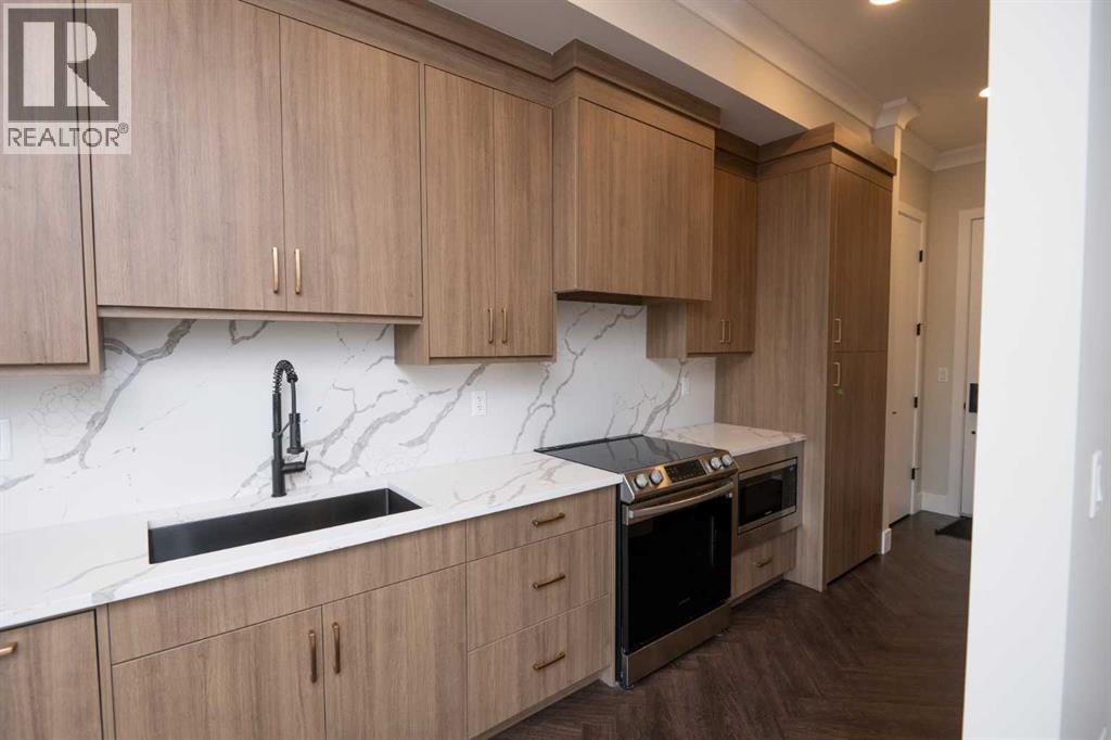 301, 330 Dieppe Drive SW