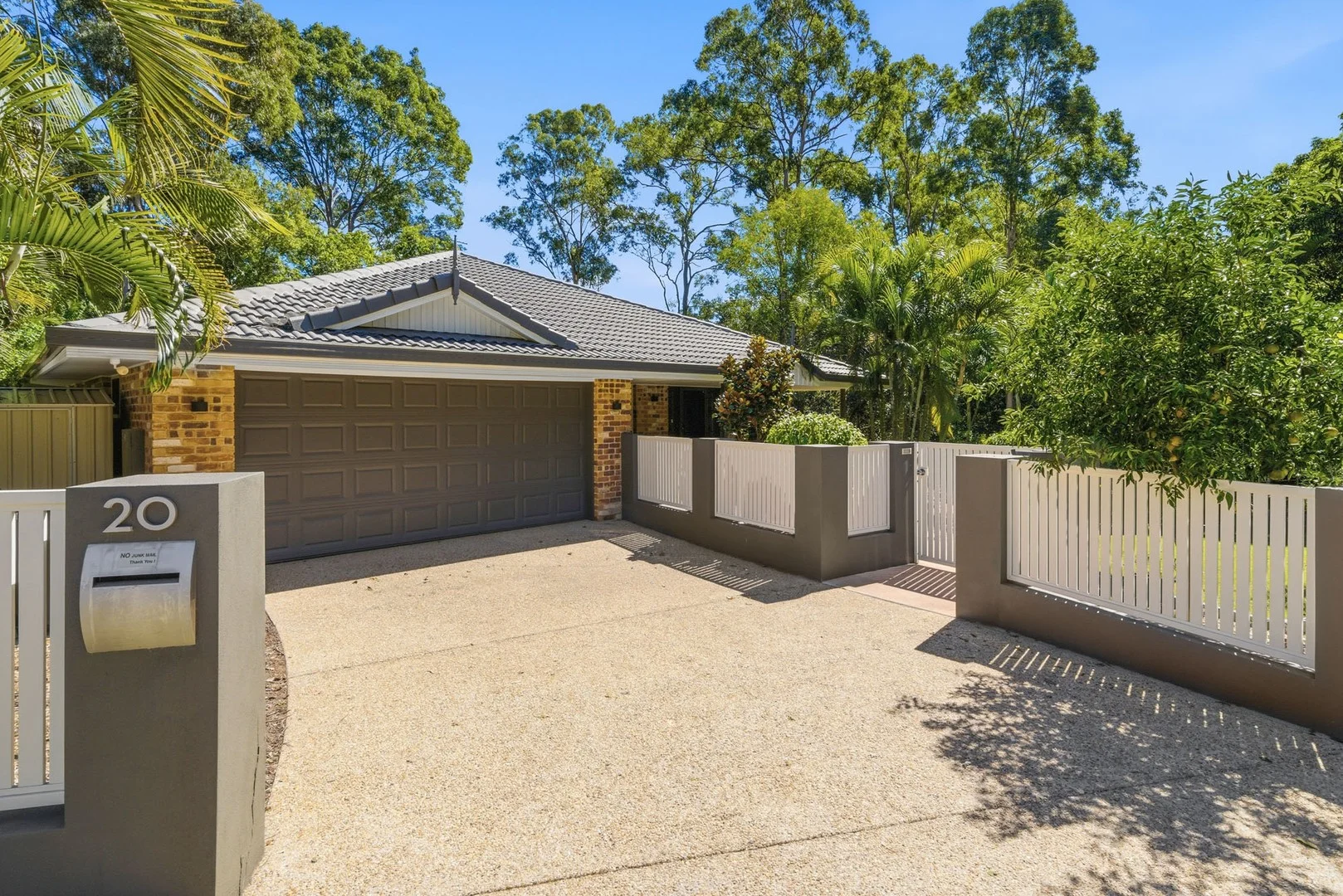 20 Kingfisher Place, Chapel Hill QLD 4069