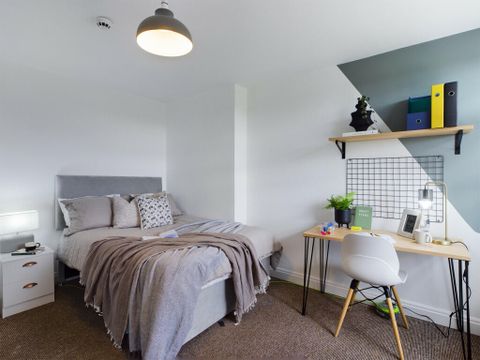 Langton Road, Liverpool L15, Room to rent
