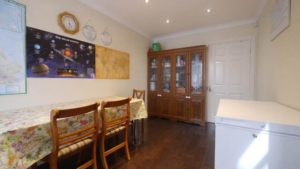 Thistle Drive, Hatfield photo 5