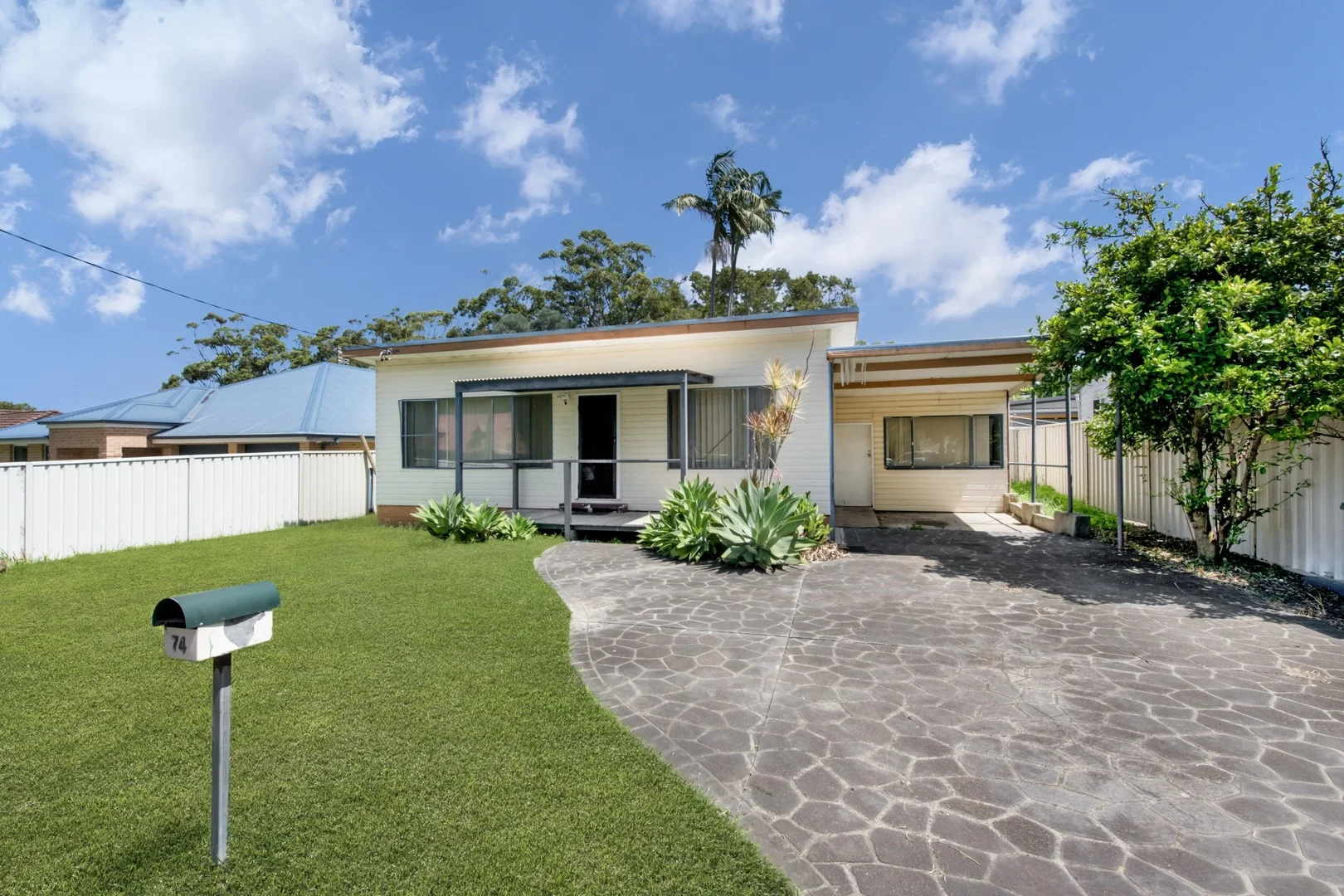 74 Elizabeth Bay Drive, Lake Munmorah NSW 2259