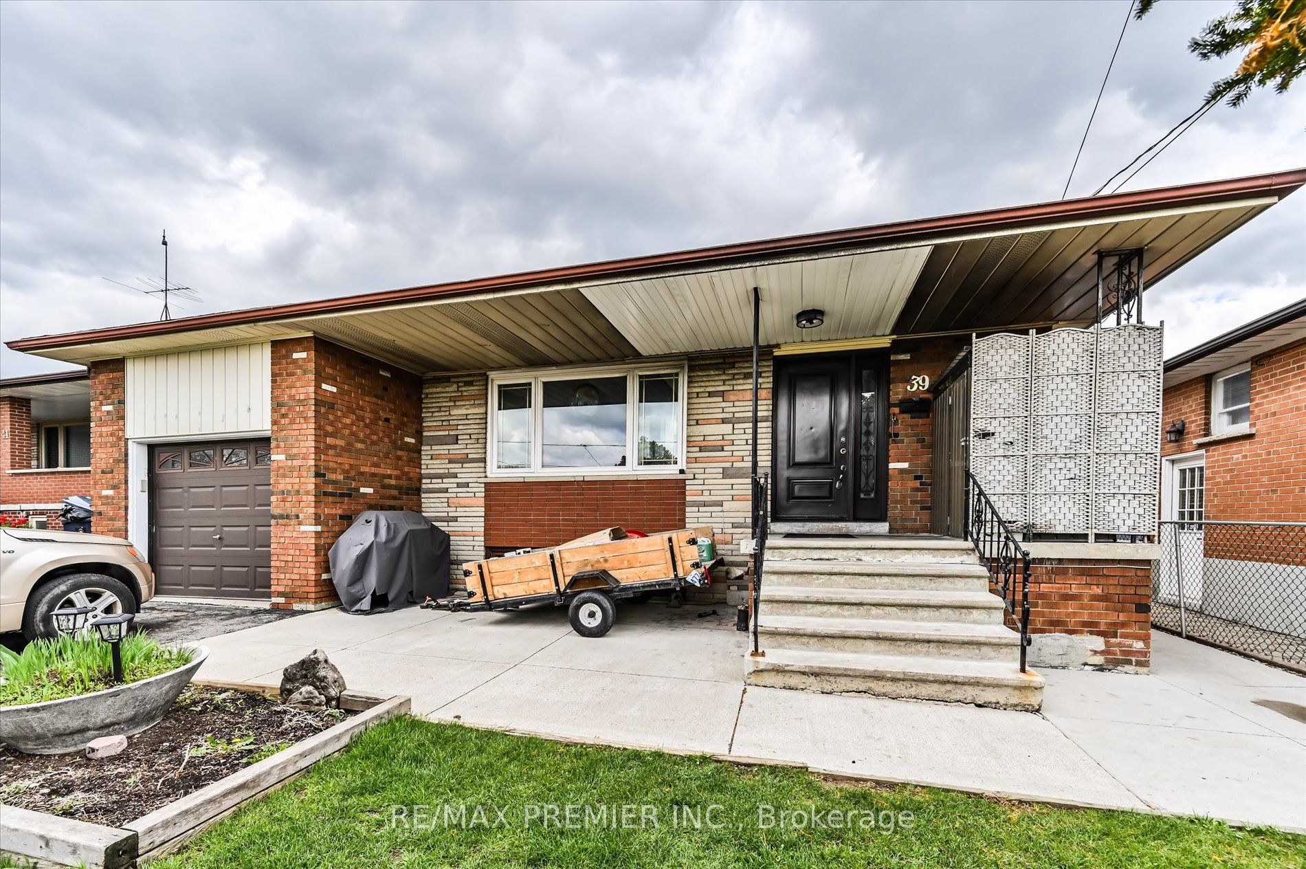 39 Jocada Road, Toronto, ON, M6L 2J4