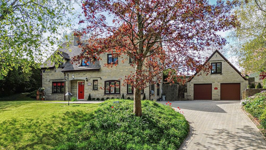 4 bed detached house for saleWains Road, Daglingworth, Cirencester, Gloucestershire GL7