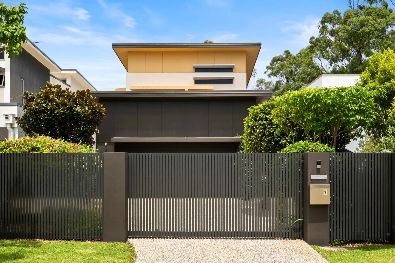 7 Tashey Court, Bundall QLD 4217