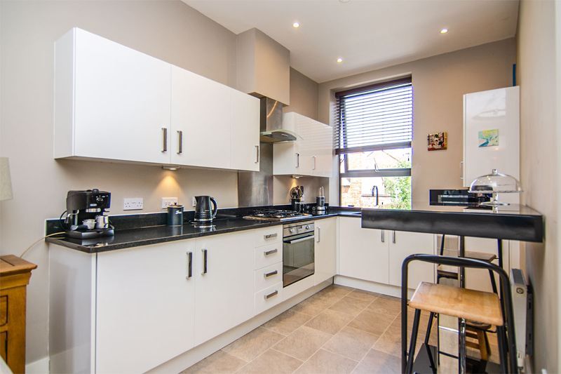 3 bed flat for saleCity Point, Lichfield City Centre WS13 photo 5