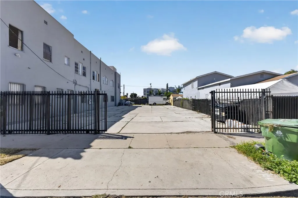Additional image 5 of 7101 Menlo Ave, Los Angeles, CA 90044