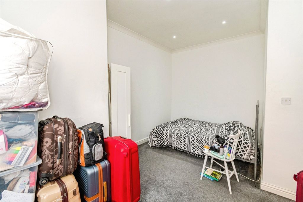 Additional image 18 of 4 bed flat for salePark Road, Freemantle, Southampton, Hampshire SO15