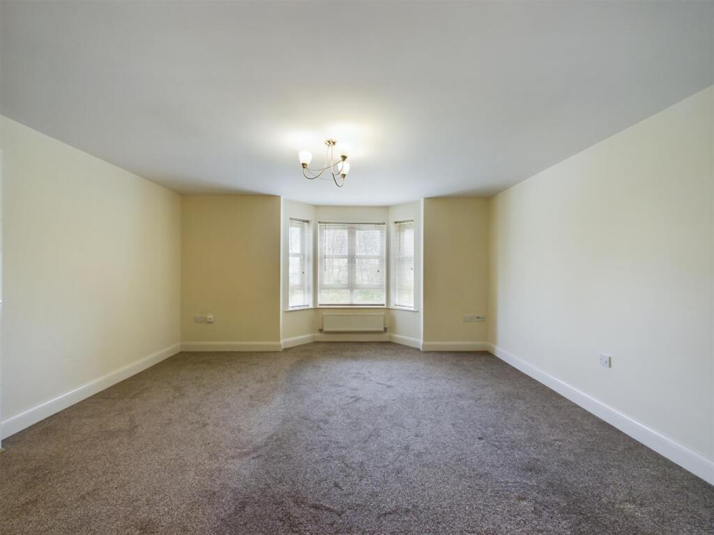 41 Middlewood Close Solihull B91 2TZ photo 2