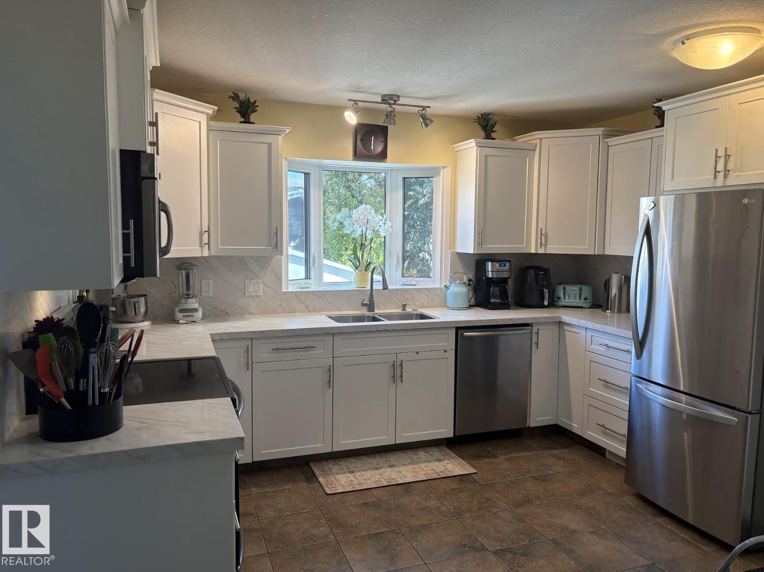 Additional image 2 of 4209 63 Street, Camrose, AB, T4V2W3