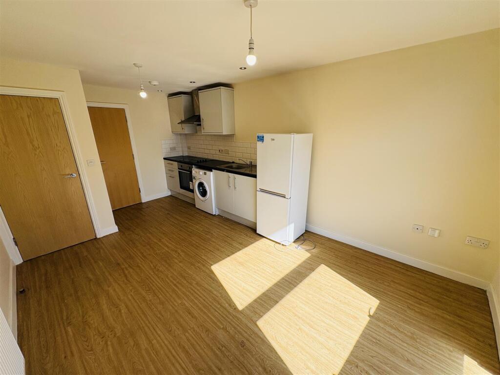 Flat 6 Churchill House photo 3