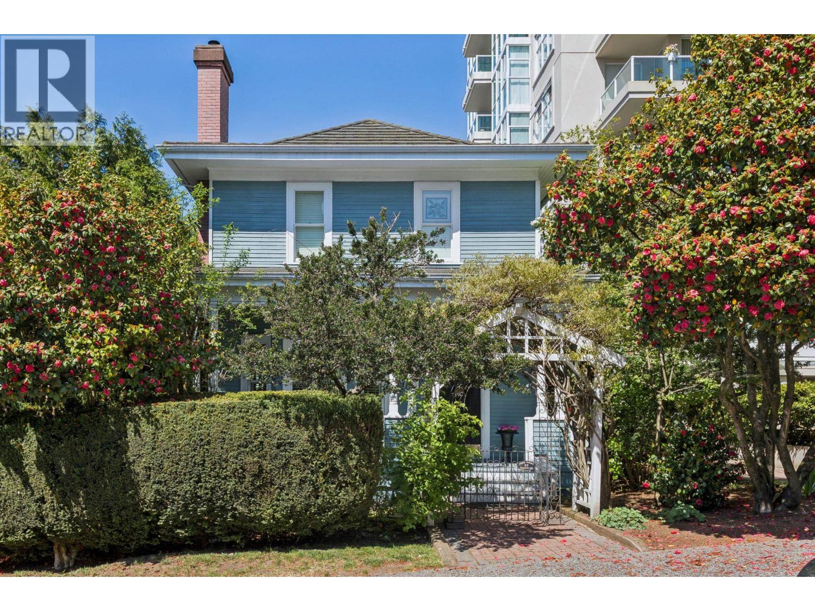 557 LONSDALE AVENUE