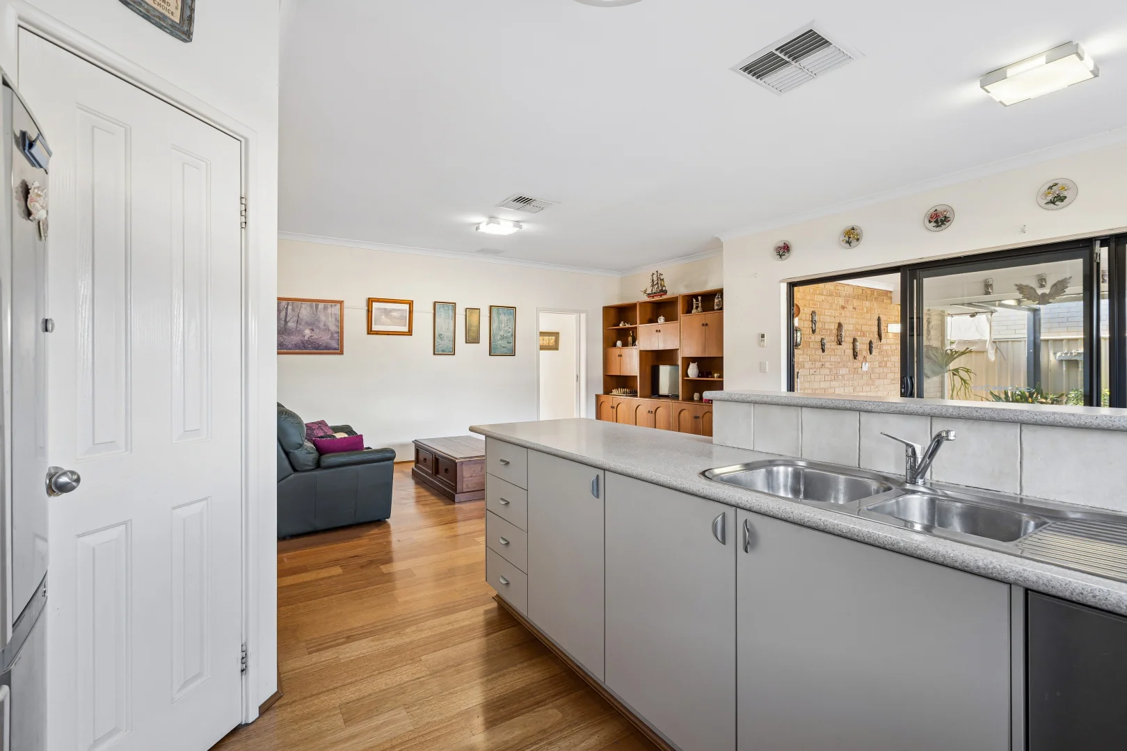 Additional image 7 of 30 Claridge Circle, Thornlie WA 6108
