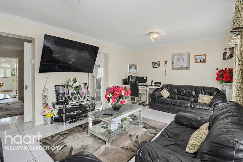 Crawford Road, Hatfield photo 5