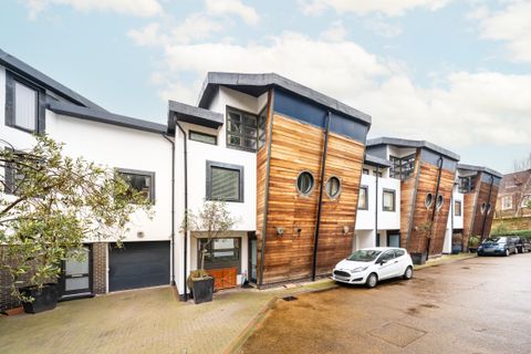 Francis Bentley Mews, London SW4