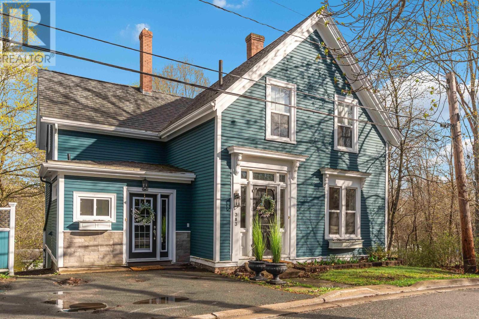383 Hawthorne Street