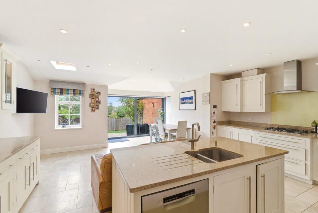 Goldsmith Way, St Albans, Herts, AL3 photo 2