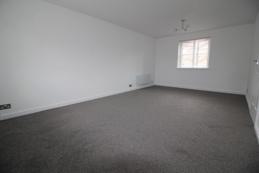 Dickens Heath Road, Shirley, Solihull, West Midlands, B90 photo 4