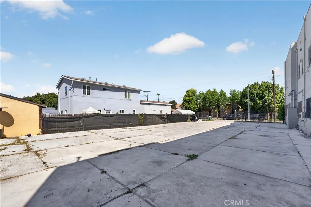 Additional image 84 of 7101 Menlo Ave, Los Angeles, CA 90044